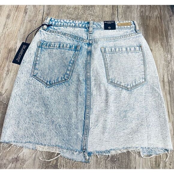 Blank NYC Nice Try Denim Jean Mini Skirt Light Stonewash Raw Hem Women’s Sz 4/27 - Picture 2 of 4